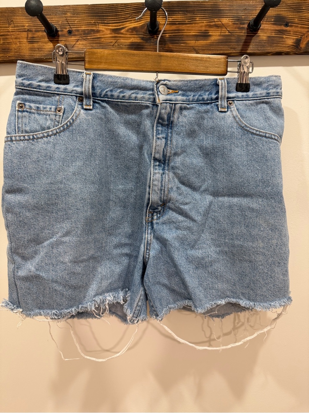 ALI GRACE Vintage Levi High-Waisted Light Wash Denim Shorts - Picture 2 of 4